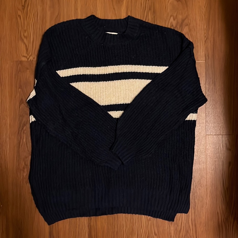 M American Eagle Oversized Knit Sweater
